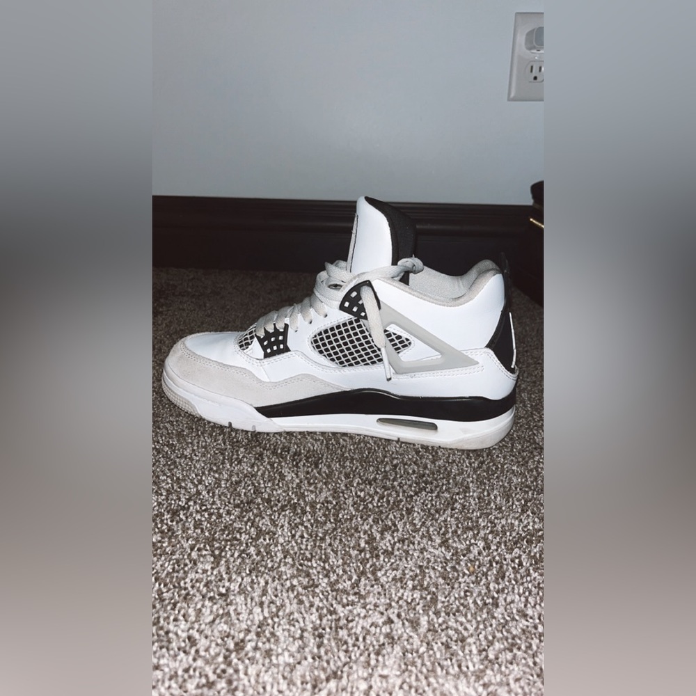 Jordan 4’s Retro Military Black - Picture 2 of 7
